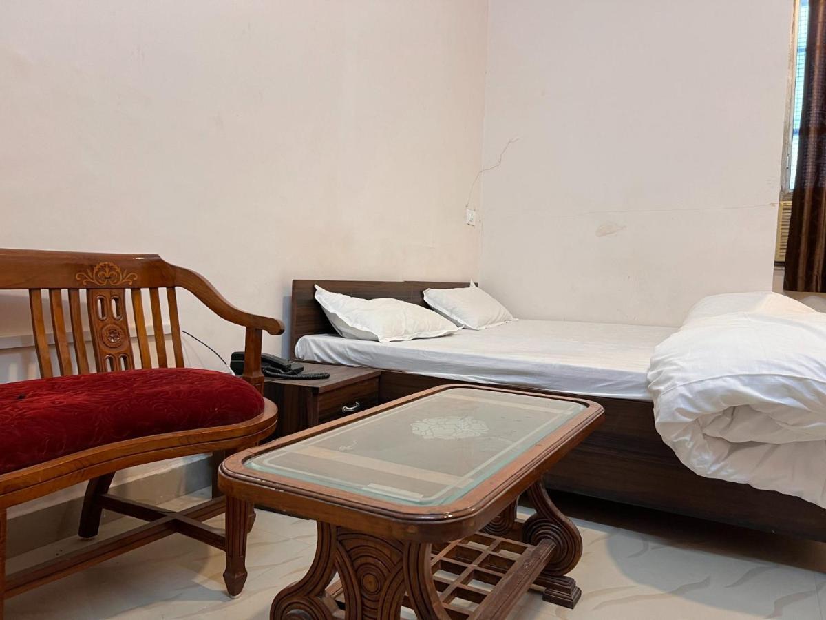 The Patel Stadium Hotel 1 Km From Bus Stand And 2 Km From Railway Station Ajmer Ngoại thất bức ảnh