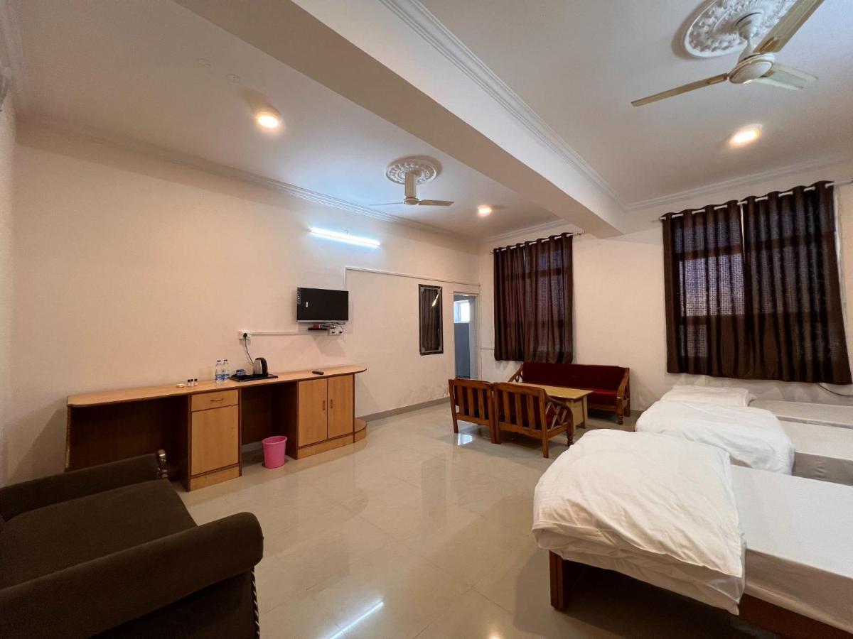 The Patel Stadium Hotel 1 Km From Bus Stand And 2 Km From Railway Station Ajmer Ngoại thất bức ảnh